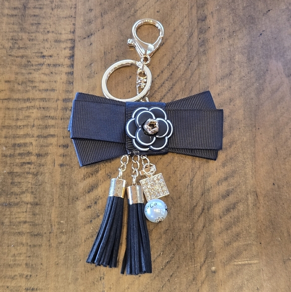 Camellia Flower Black Bow Bag Charm Key Chain - Picture 4 of 4
